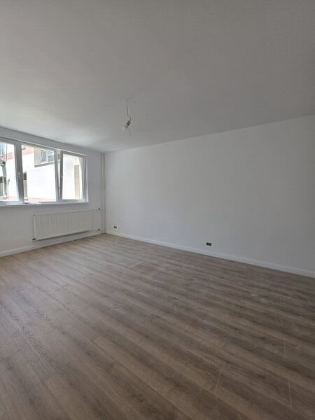 1 Decembrie 1918, renovat complet,