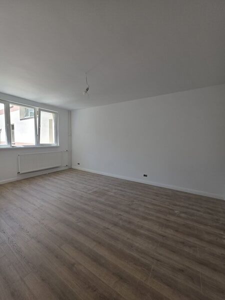 1 Decembrie 1918, renovat complet,